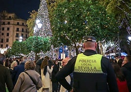 Los sindicatos de la Policía Local de Sevilla se dividen: aceptan la última oferta de Sanz pero continuarán con las protestas