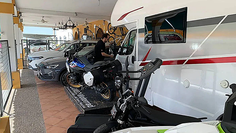 Paco Correro, el ganador de la cesta de 'El Paisano' valorada en 850.000 euros, un año después del premio: «Todo lo que tienes son muchísimos regalos, pero no tienes ni un duro»