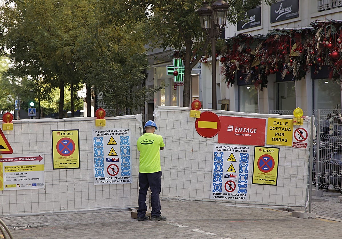 https://s1.abcstatics.com/abc/www/multimedia/sevilla/2025/12/21/calle_larana_obras-RR31MZ838FfpkWggDZQ5gjO-1200x840@diario_abc.jpg