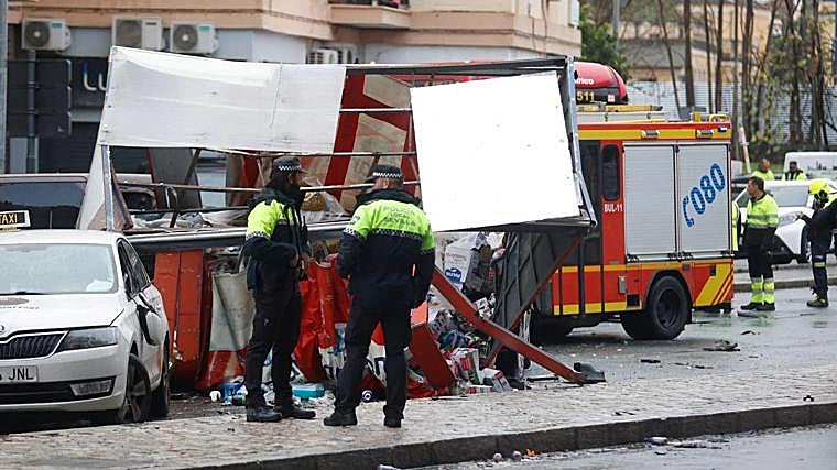 The Tussam bus invaded the opposite lane