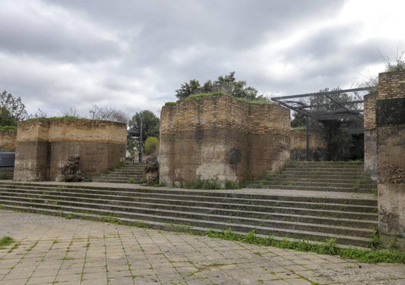 Imagen secundaria 1 - Capillita del Carmen del Puente de Triana, Basamentos de la Basílica de la Inmaculada Milagrosa y Casa del Conde de Ibarra 