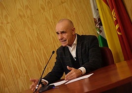 Antonio Muñoz 'obliga' al PP a pactar con Vox en Sevilla y ahora le tiende la mano
