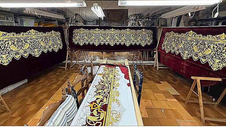 Novo manto de Nossa Senhora das Graças e Amparo.