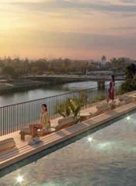 Imagem – Piscina de um hotel em construção em Vera Sevilha.