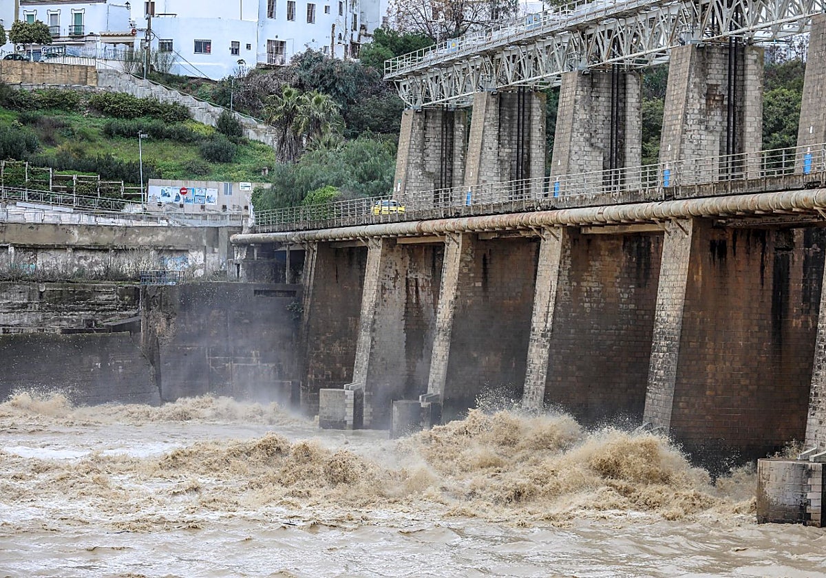 el-guadalquivir-se-acerca-al-umbral-de-peligro-de-desbordamiento-a-su