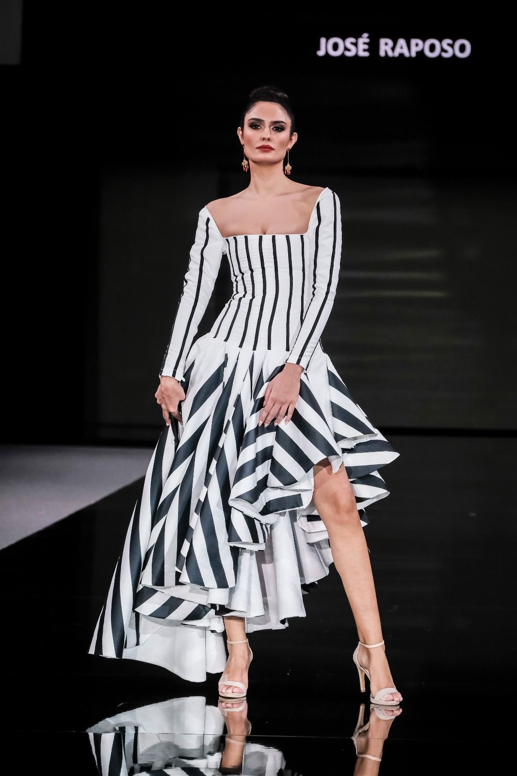 El desfile de José Raposo y Ana Morón en SIMOF 2026, en imágenes