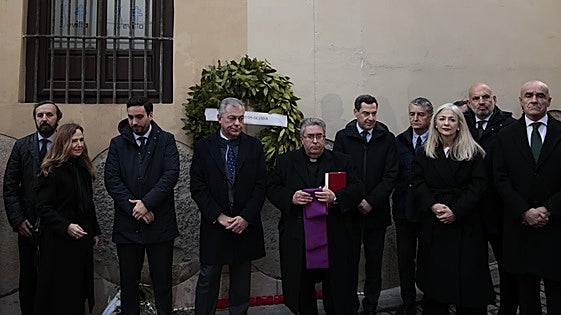 Juanma Moreno, en el homenaje a Alberto y Ascen: «Las víctimas de ETA no pueden quedar en un rincón del olvido como algunos pretenden»
