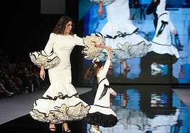 El desfile de Carmen Benítez en SIMOF 2026, en imágenes