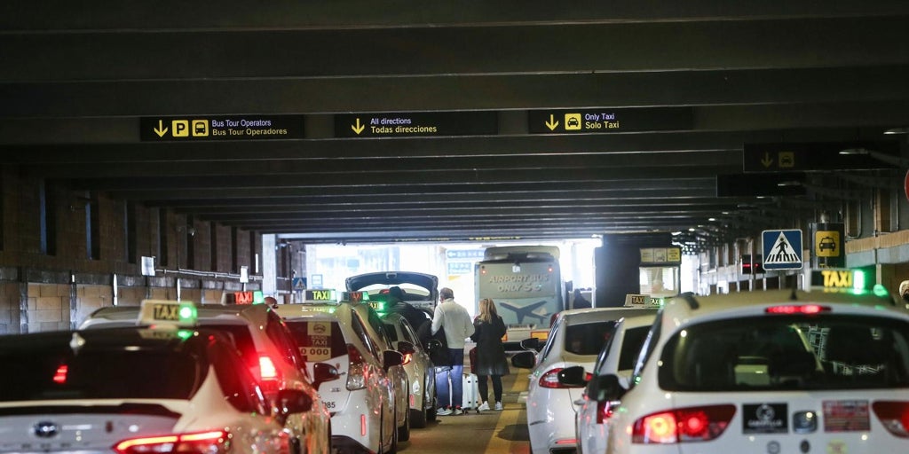 El aeropuerto de Sevilla construirá un nuevo aparcamiento para 600 vehículos