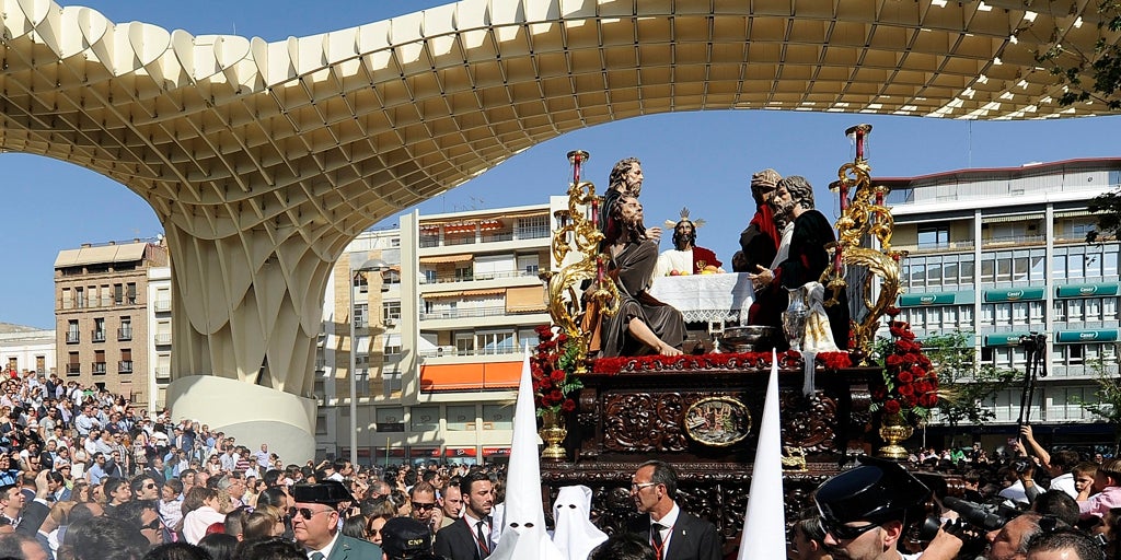 Las cofradías barajan rodear las Setas por un cajón de obras de la Encarnación