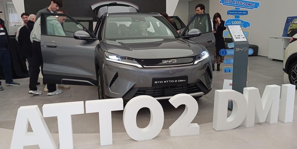 Caetano presenta en Sevilla el nuevo BYD Atto 2 DM-i, un SUV híbrido enchufable con 1.000 kilómetros de autonomía
