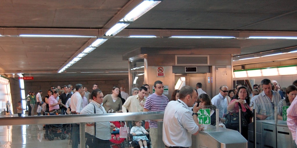 La avería de un tren del metro de Sevilla divide el servicio de la línea durante una hora