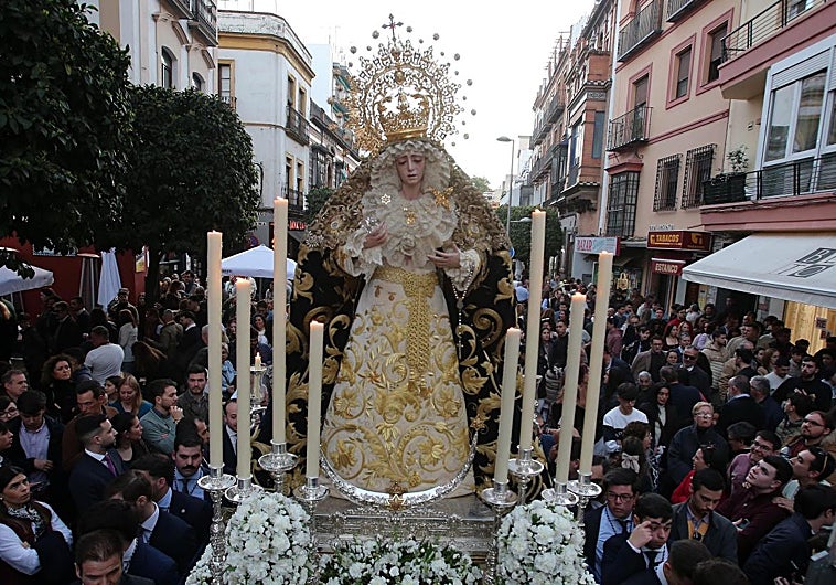 Imagen principal - Sayas y mantos recuperados en la Estrella, el Cachorro y la Quinta Angustia.