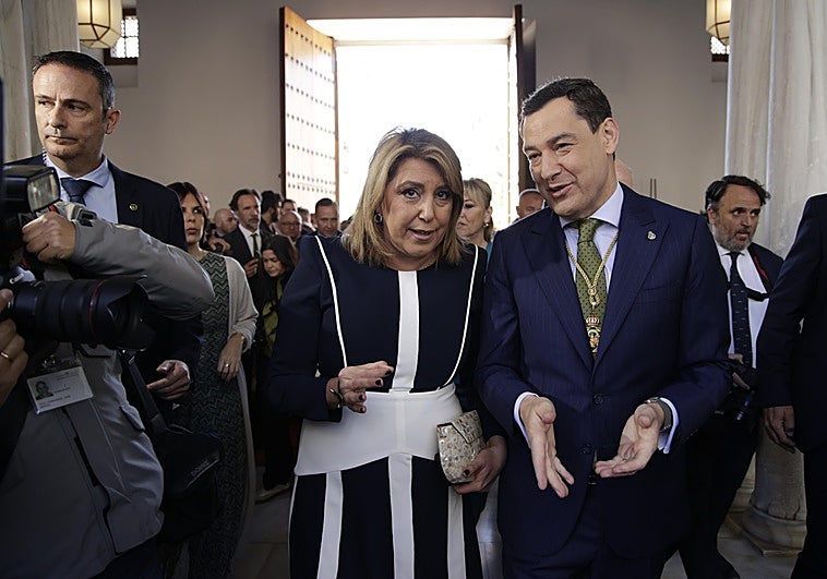 Susana Díaz le roba el protagonismo a María Jesús Montero en el acto institucional 28F