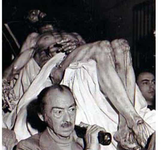 Luis Ortega Bru porta el Cristo de la Caridad de Santa Marta