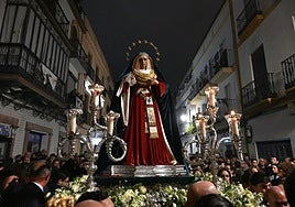 Los sevillanos inundan de fe los templos y calles el primer viernes de marzo