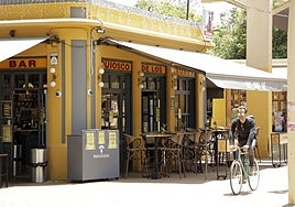 El quiosco de los Leones de la Alameda seguirá abierto hasta que Urbanismo encuentre un nuevo dueño