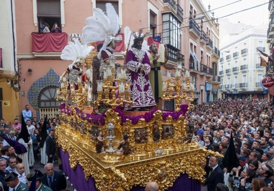 El misterio de estas palabras en la mañana del Viernes Santo.