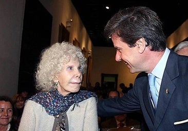 Cayetano Martínez de Irujo se sincera con Carlos Herrera: «Yo comparo a mi madre con la Reina Isabel II»