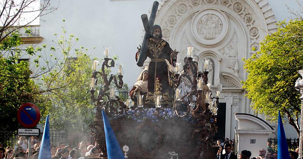 Viernes de Dolores: Sevilla abre la puerta de la Semana Santa en los barrios