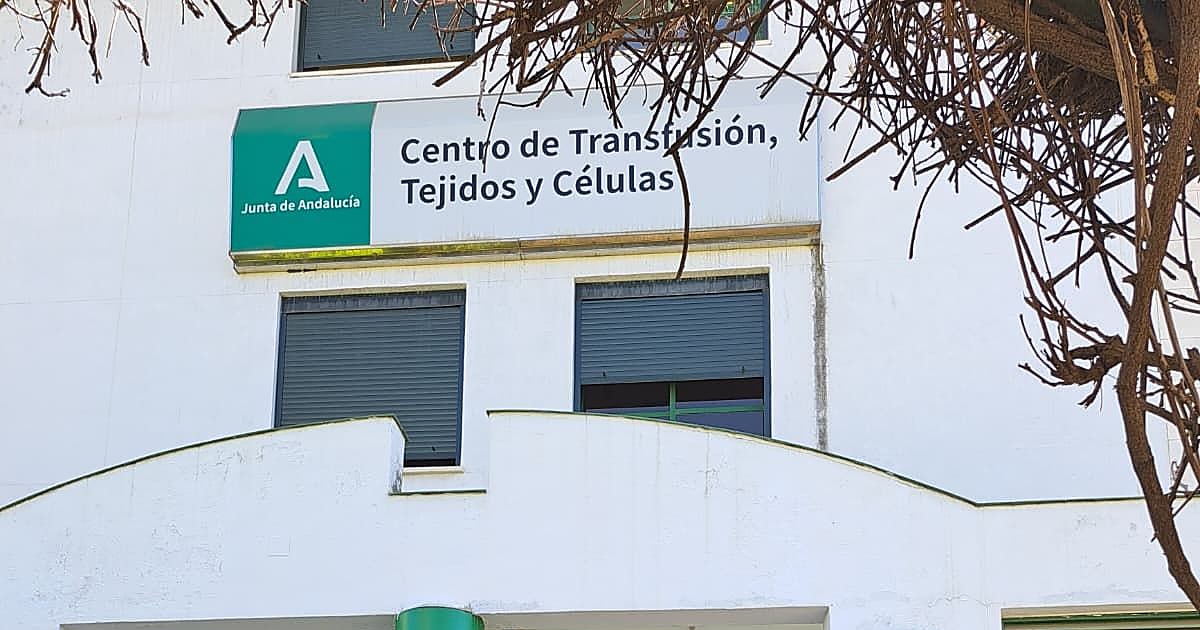 El Virgen del Rocío alerta que las donaciones de sangre disminuyen en Semana Santa y apela a la solidaridad