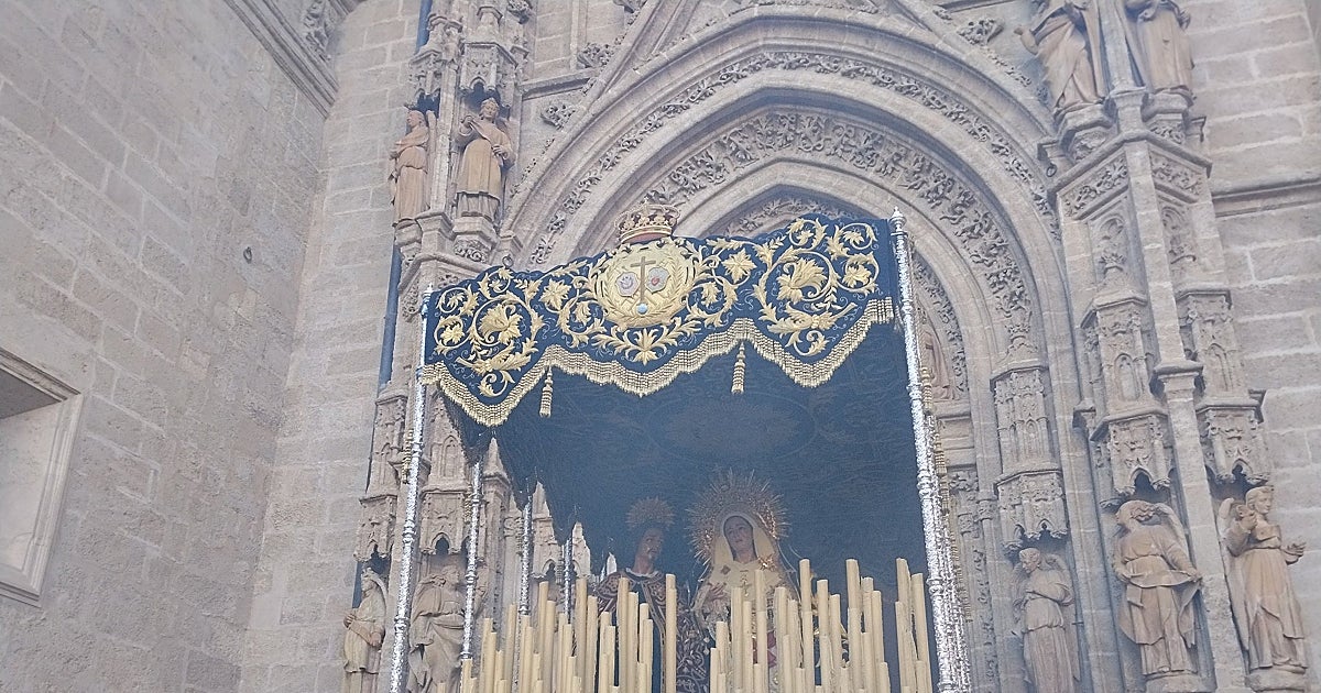 Las hermandades del Domingo de Ramos acumulan un retraso de media hora