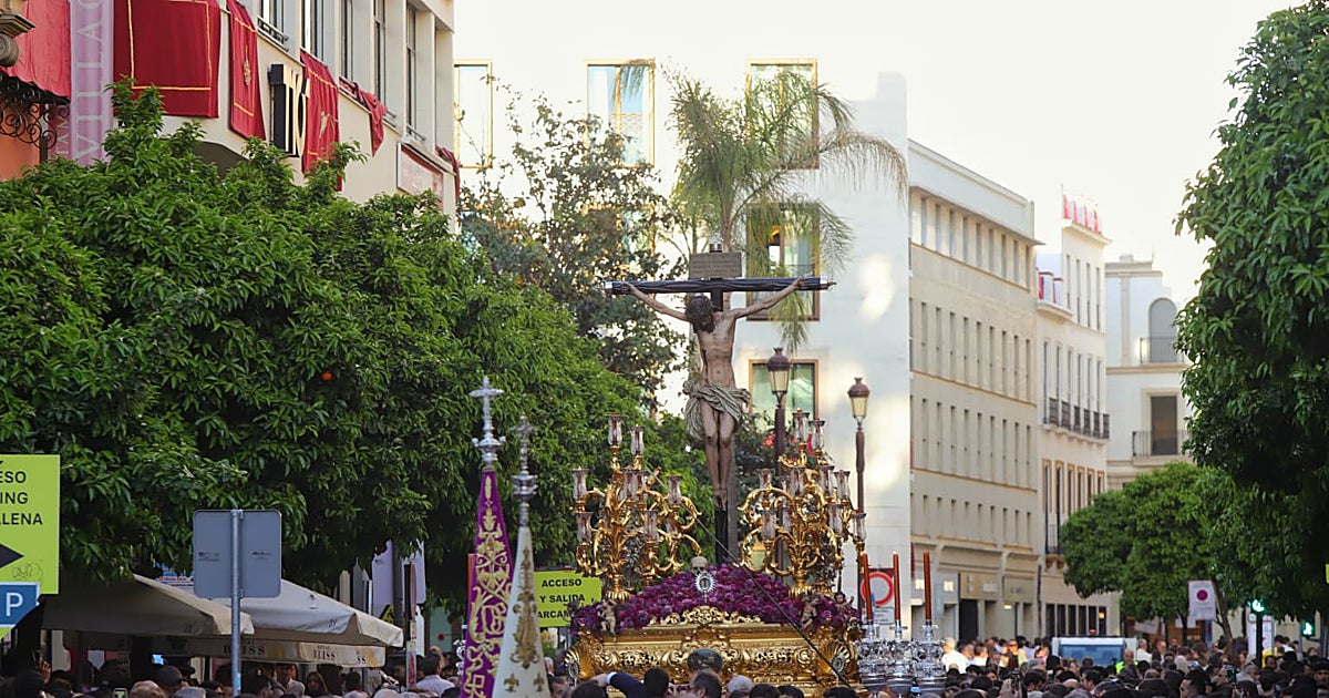 Controversia por el andar reposado del Cristo de los Desamparados del Santo Ángel