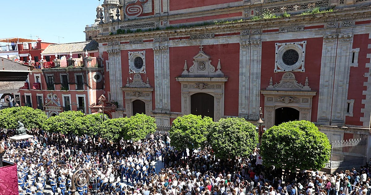 La Borriquita se ve obligada a cambiar el itinerario por el incendio de la calle Cuna
