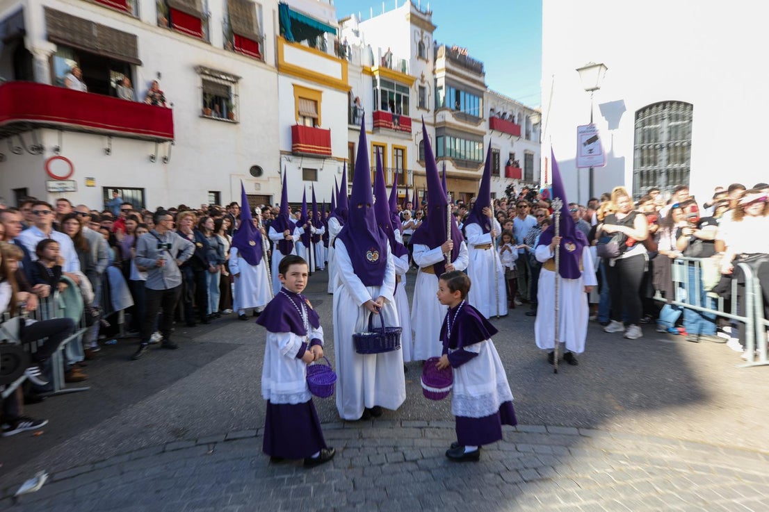 La hermandad de las Aguas del Lunes Santo de la Semana Santa de Sevilla ...
