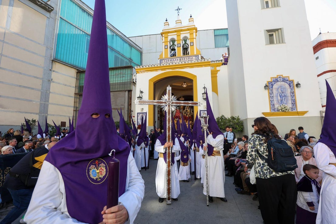La hermandad de las Aguas del Lunes Santo de la Semana Santa de Sevilla ...