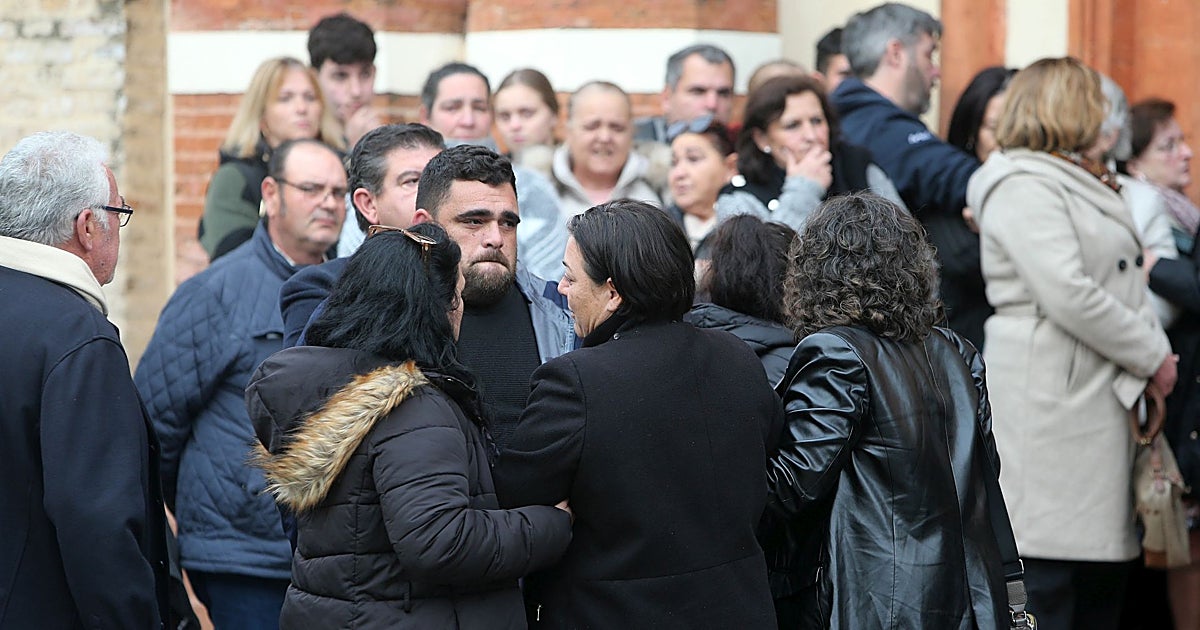La familia del joven asesinado en Gerena insiste en la responsabilidad del instituto