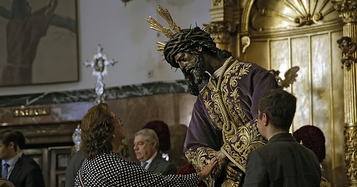 El Gran Poder saldrá con la túnica de los devotos