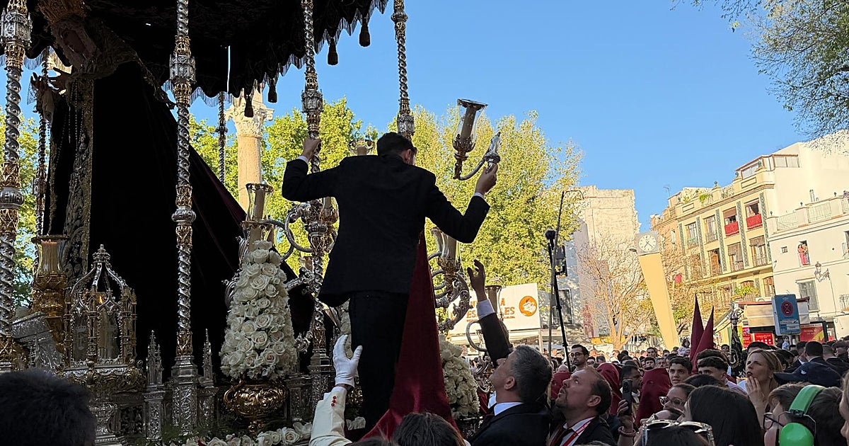 La Virgen de la Lanzada y el Cristo del Buen Fin sufren roturas de uno de sus candelabros guardabrisas