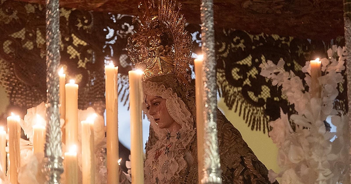 La levantá de la Macarena dedicada a Rafa Serna, tras la que sonó por primera vez 'Coronación en el Rocío'