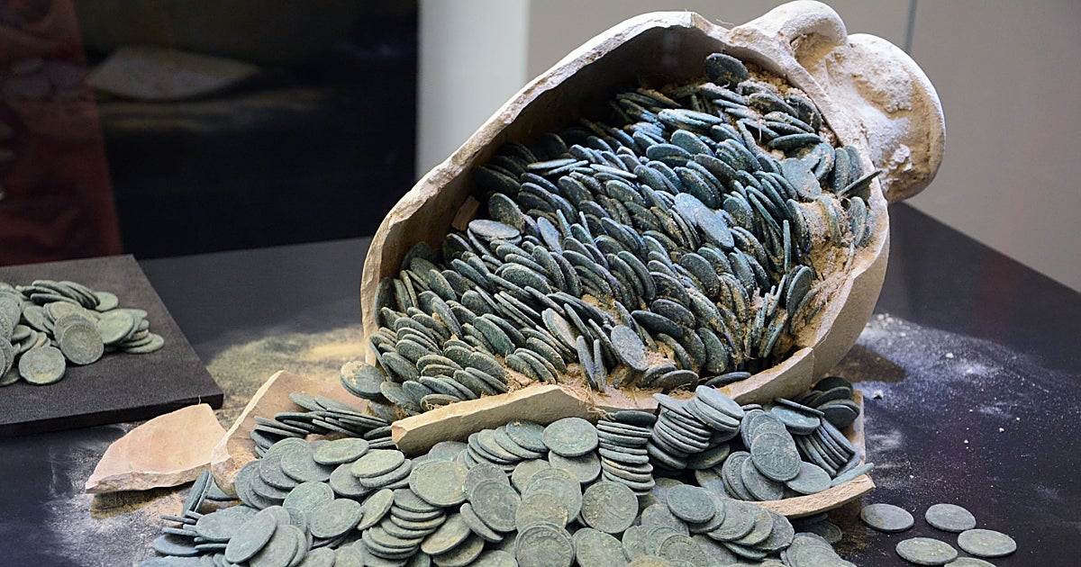 La investigación del tesoro romano de Tomares ya tiene hipótesis de los motivos de su enterramiento