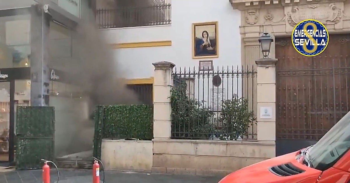 Sale ardiendo un grupo electrógeno en la fachada de la iglesia del Santo Ángel de Sevilla