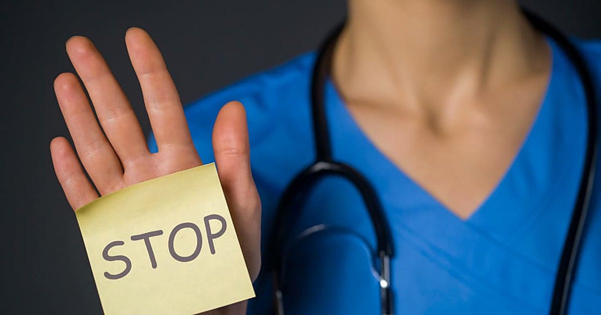 Un paciente del centro de salud de Lora del Río agrede a un médico tras simular un ataque epiléptico