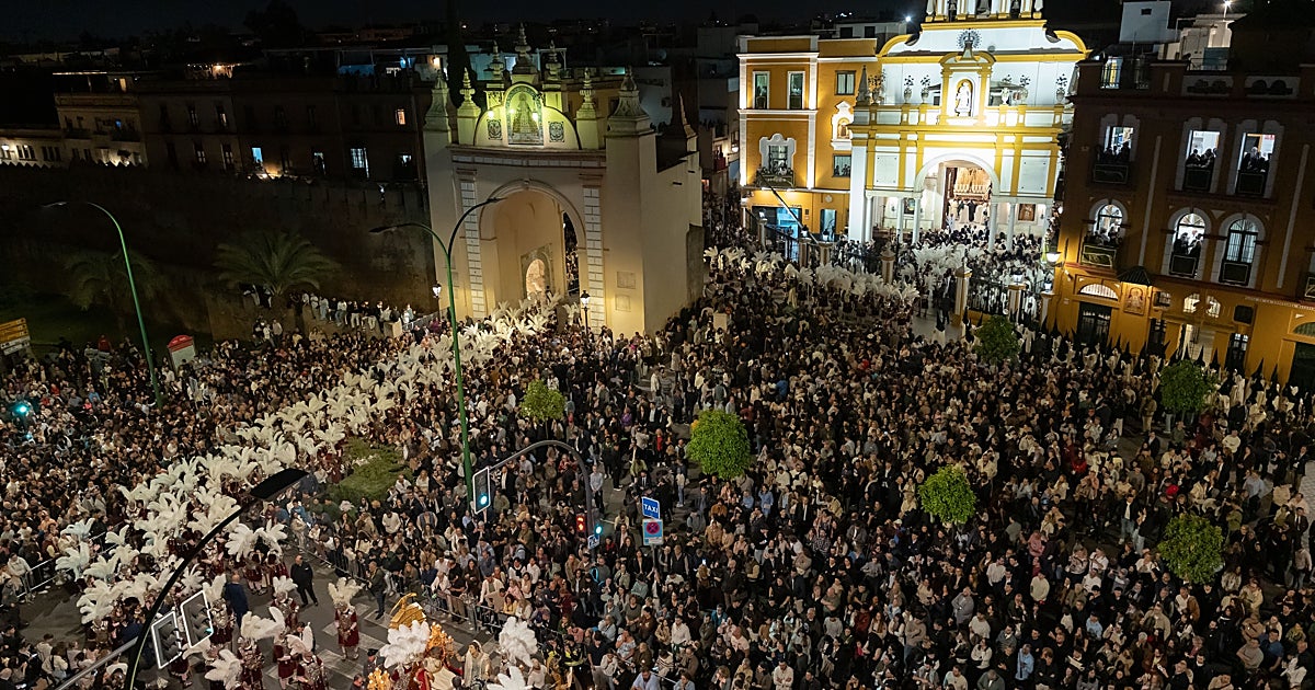 La Madrugada vuelve a ser la jornada con más público en las calles en la Semana Santa de Sevilla