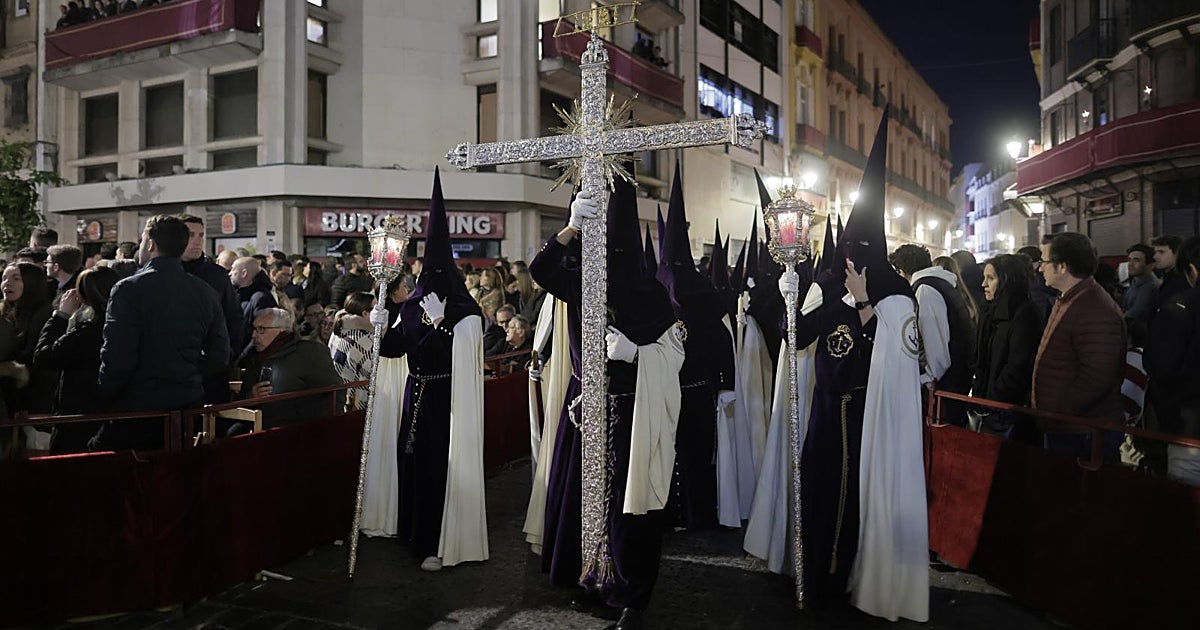 Feliciano Fernández, candidato a hermano mayor de la Esperanza de Triana: «Proponemos integrar la papeleta de sitio dentro de la cuota anual»