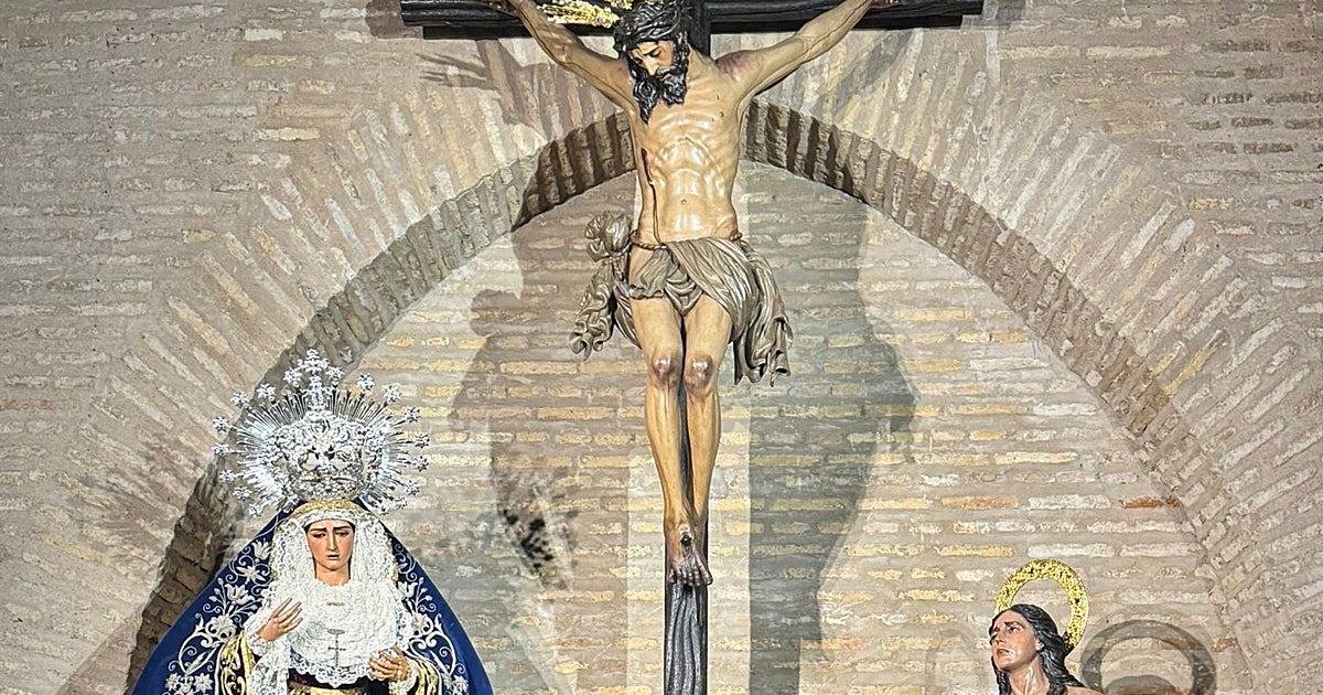 La Hiniesta monta un 'Stabat Mater' como altar provisional en Santa Marina por las obras en San Julián