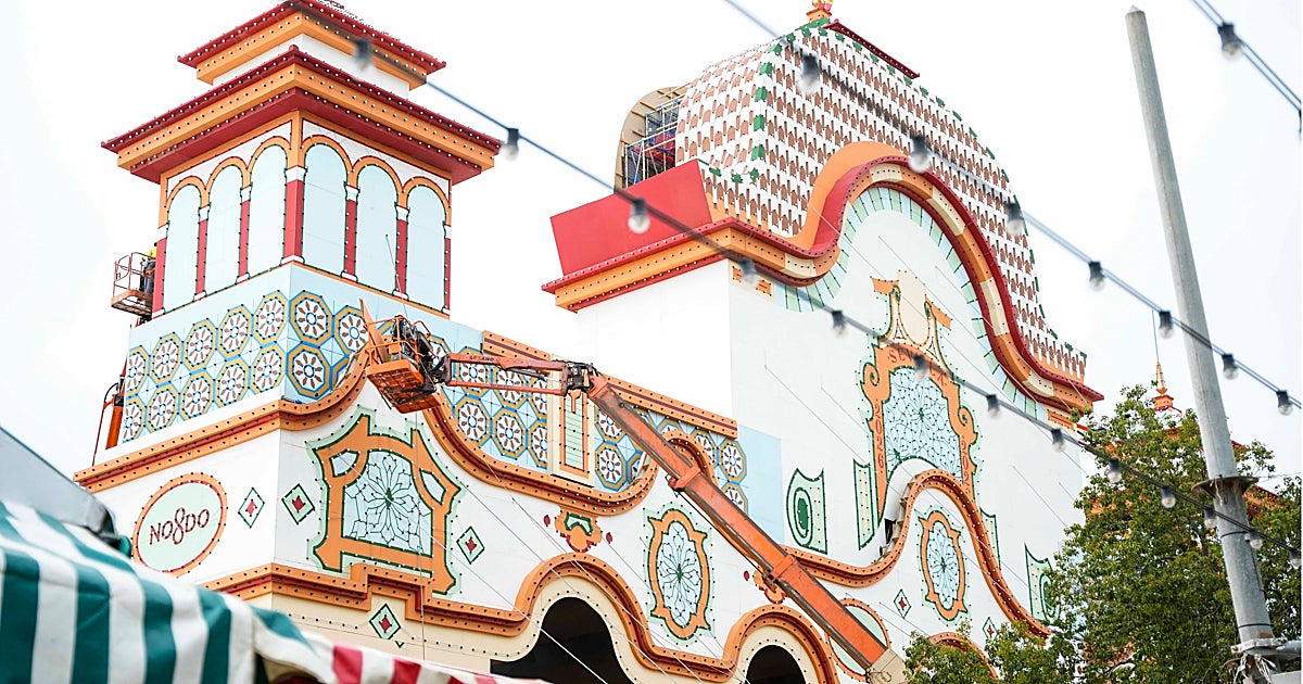 El mensaje oculto en la Portada de la Feria de Sevilla 2026: por qué este año es un homenaje a un amor real de hace 500 años