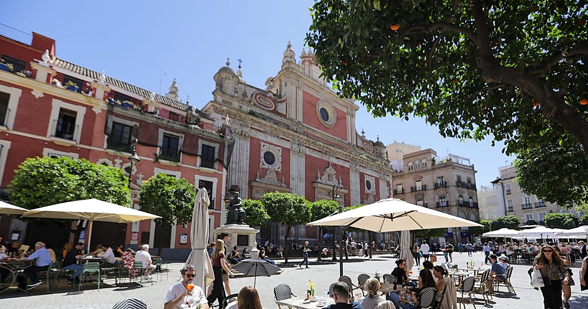Los bares y restaurantes sevillanos aplauden la final de la Copa en Sevilla: «Gastan muchísimo»