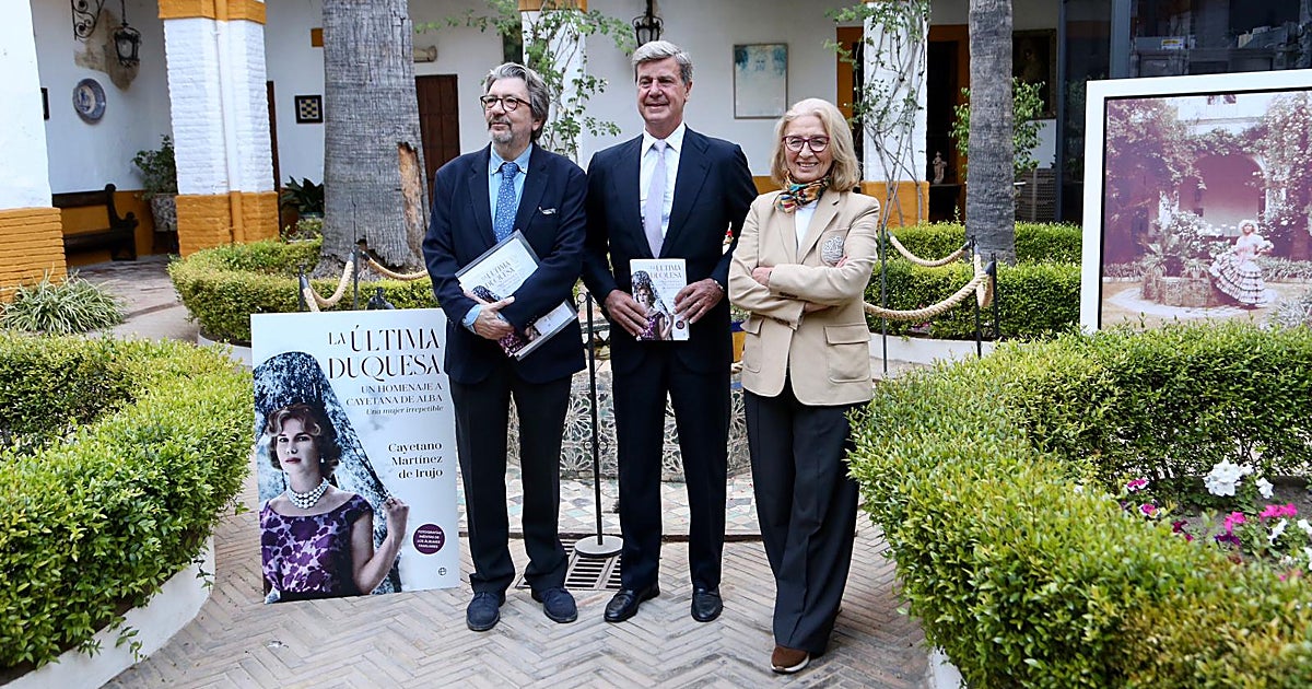 Cayetano Martínez de Irujo plasma en Dueñas «el retrato más íntimo» de la duquesa de Alba