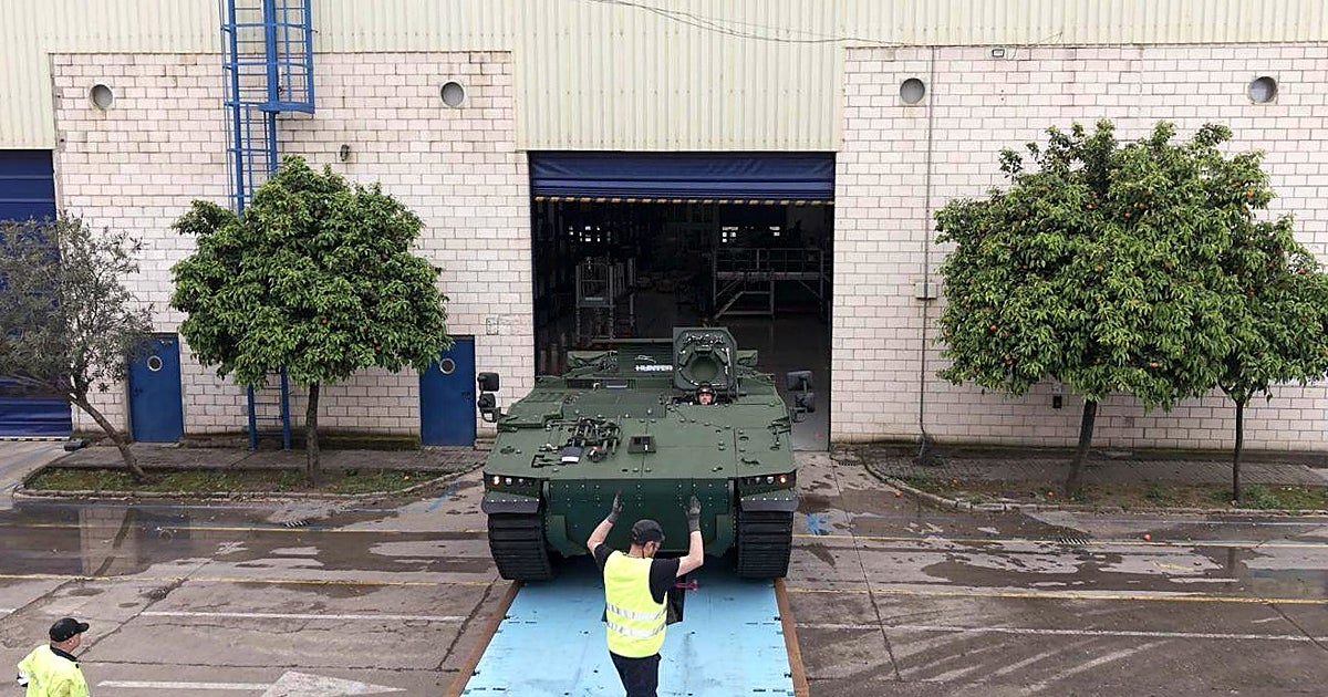 El primer blindado de Letonia llega a Santa Bárbara Alcalá para someterse al rodaje