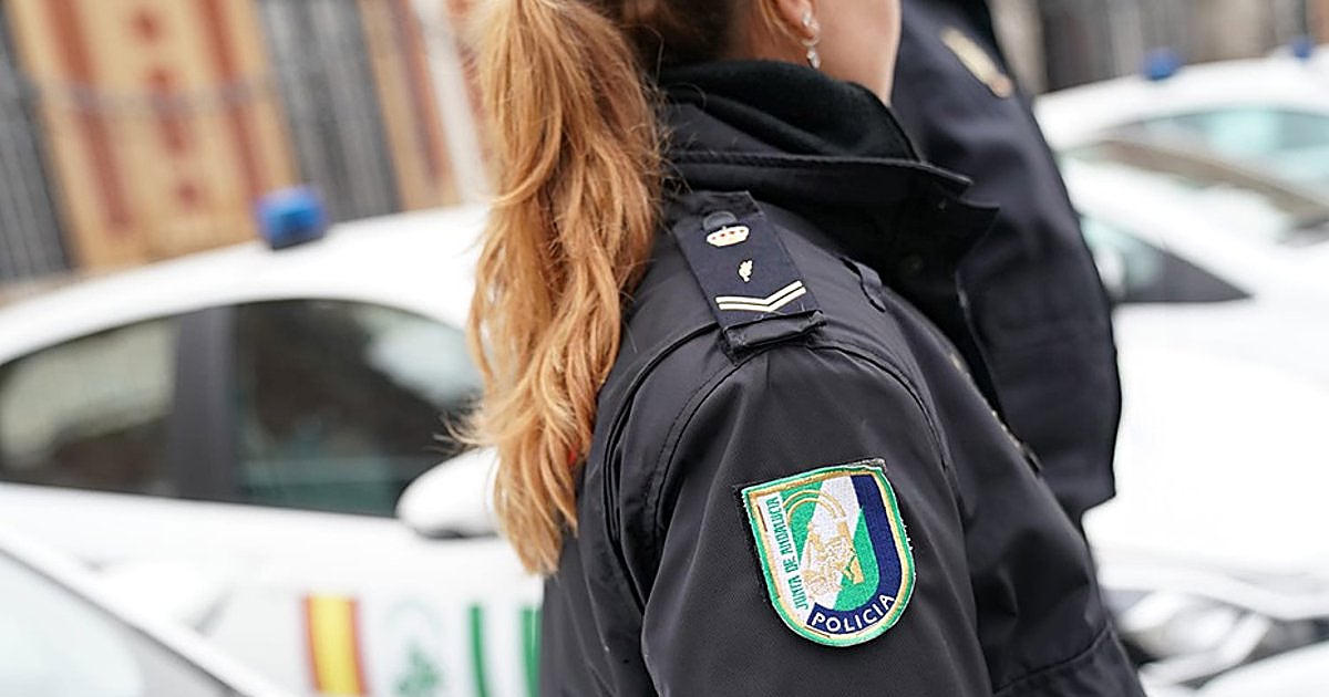 Retiran cinco niños a una madre de Sevilla que vivía en un hogar con insalubridad extrema y en el que se vendían drogas