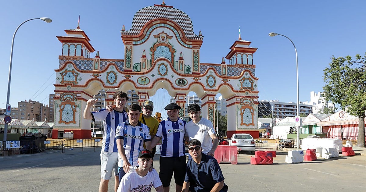 La preferia calienta motores en Sevilla con mucho calor y aficionados del Atlético y la Real Sociedad