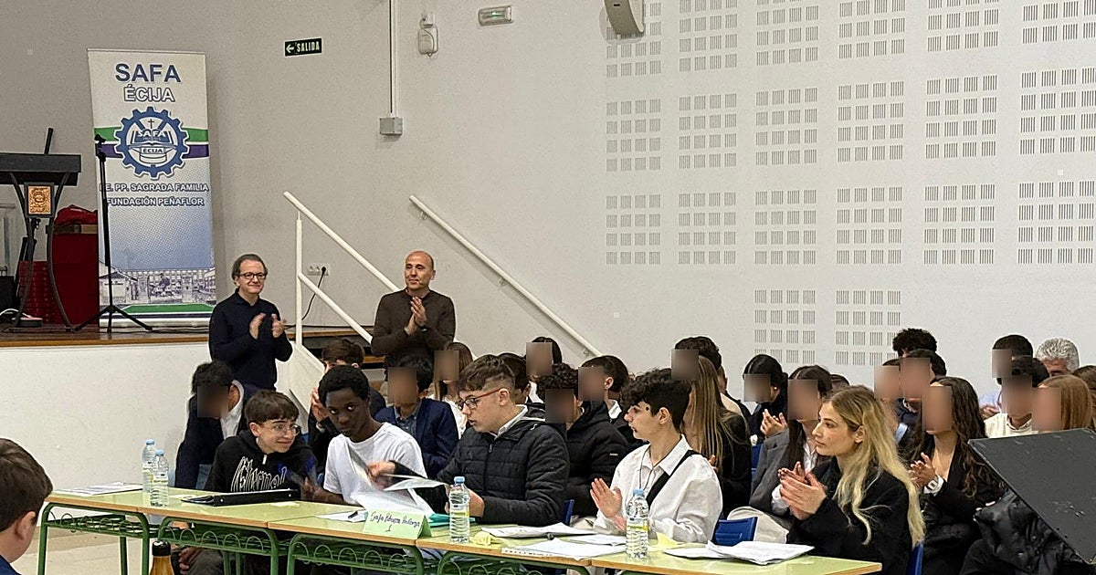 Un colegio de Los Pajaritos gana la liga andaluza de debate: «Tenemos un equipo de cinco nacionalidades diferentes»
