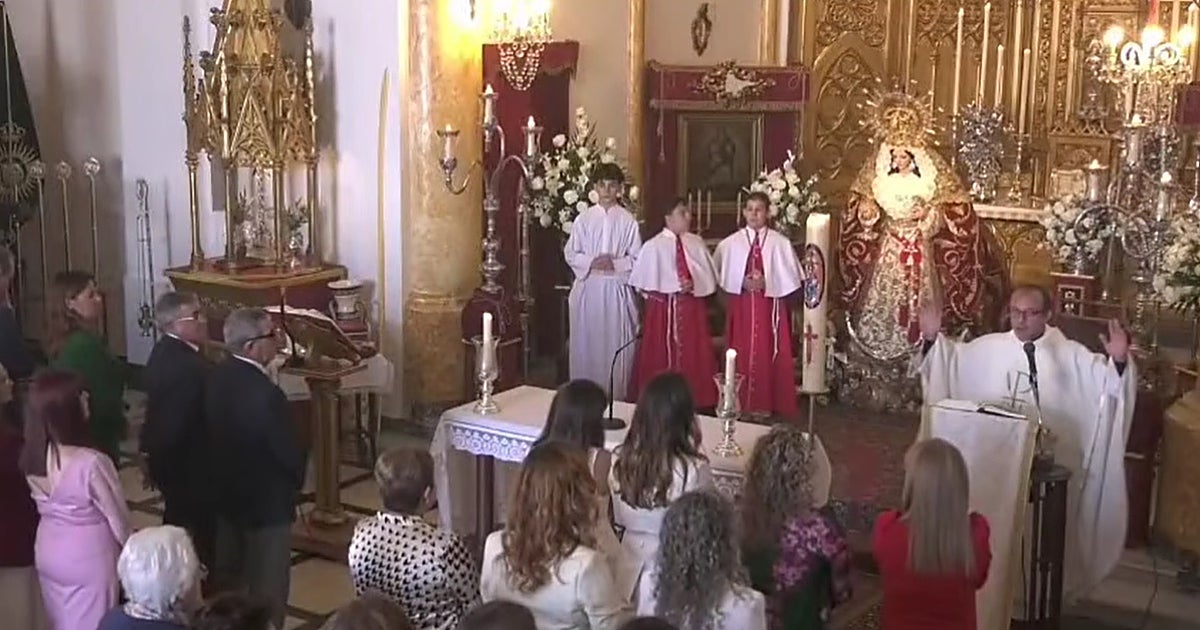 Guerra entre el cura de Aznalcázar y la hermandad de la Encarnación: «Me habéis rayado el coche»