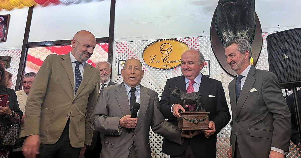 Santiago Domecq vuelve a recoger el premio de Los 40: «Es el reconocimiento más entrañable para mí»