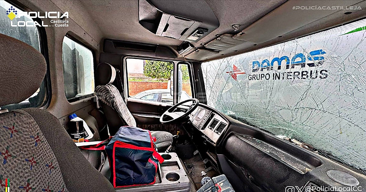 Aparatoso accidente en Castilleja al colisionar un camión contra un autobús de línea